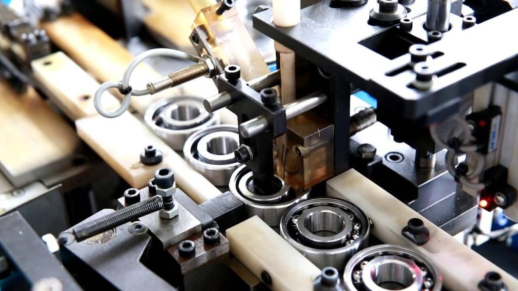 Assembling ball bearings